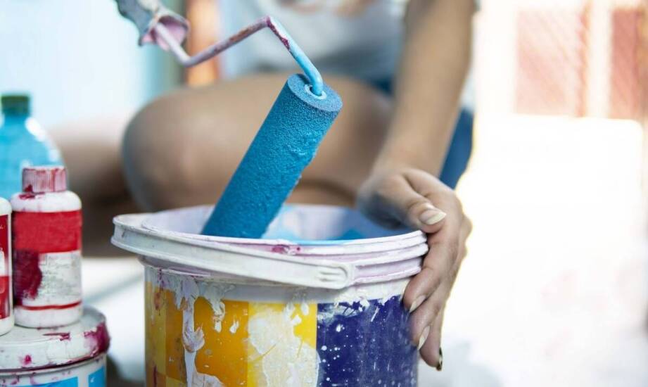 Malowanie na mokro – technika, zastosowania i zalety tej metody