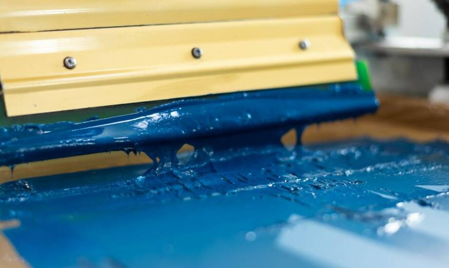 Malowanie na mokro – technika i zastosowanie w nowoczesnych realizacjach