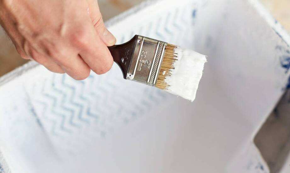 Malowanie na mokro – zalety i zastosowania popularnej techniki pokryć