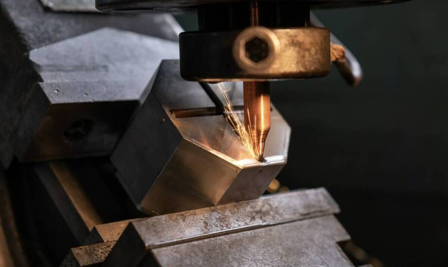 Najważniejsze metody obróbki elementów metalowych – przegląd technik i zastosowań