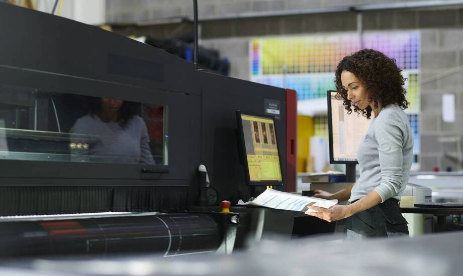 Jak technologia offsetowego drukowania arkuszowego wpływa na produkcję opakowań premium?