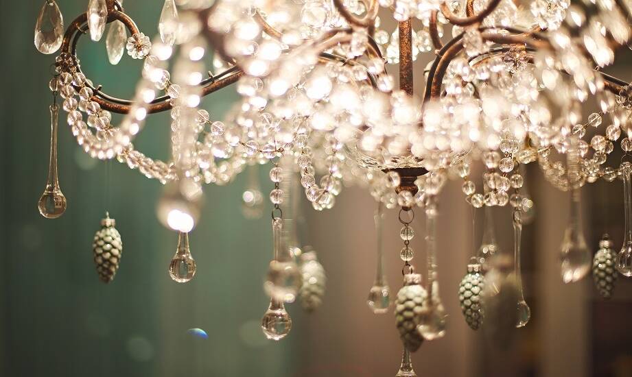 Jakie żyrandole kryształowe najlepiej pasują do nowoczesnych apartamentów?