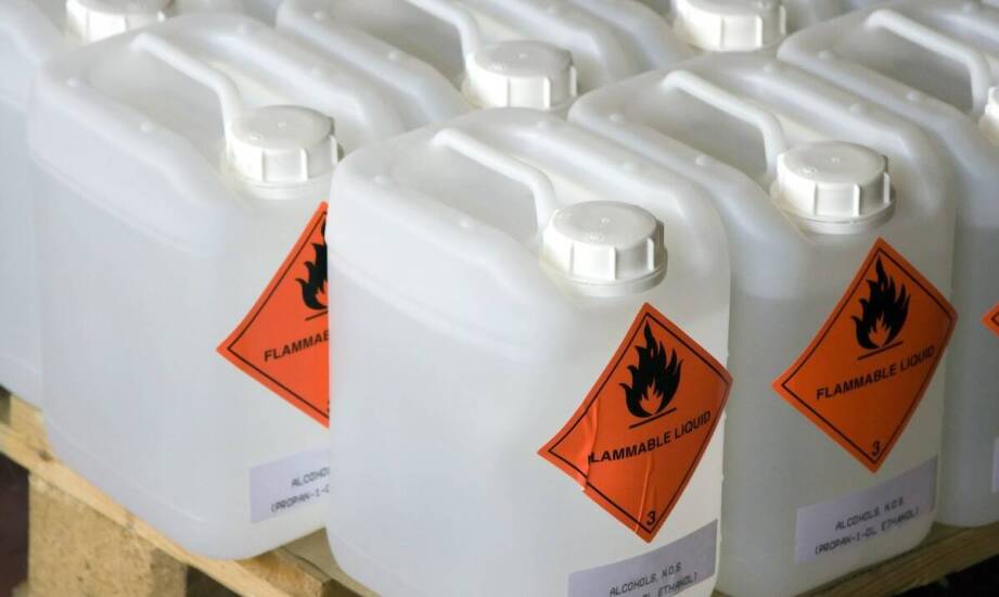 Jak skomponować skuteczne oznaczenie ostrzegawcze dla przesyłek?