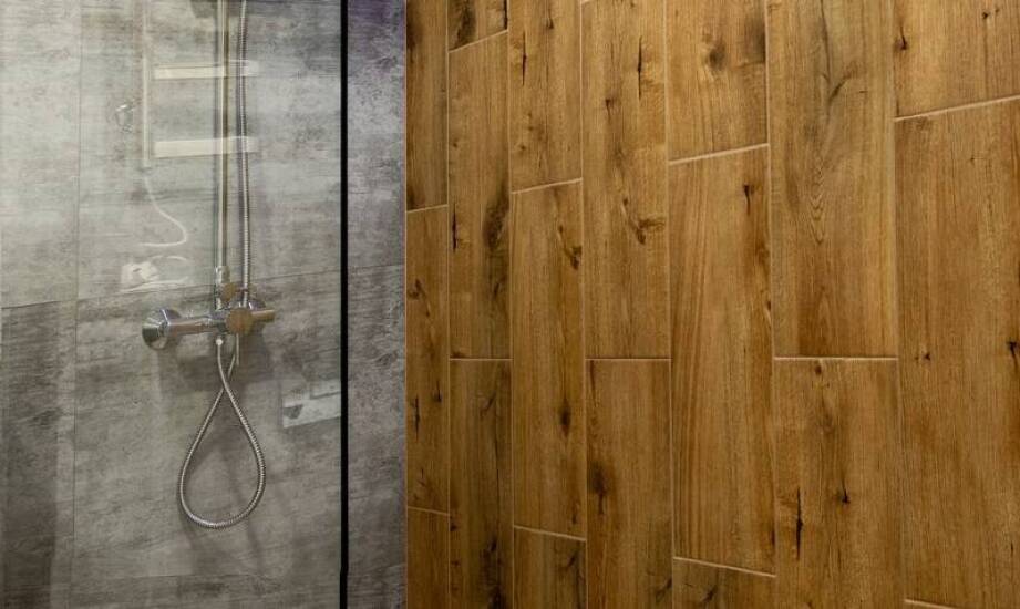 Jak dopasować deszczownicę natryskową do małej łazienki?