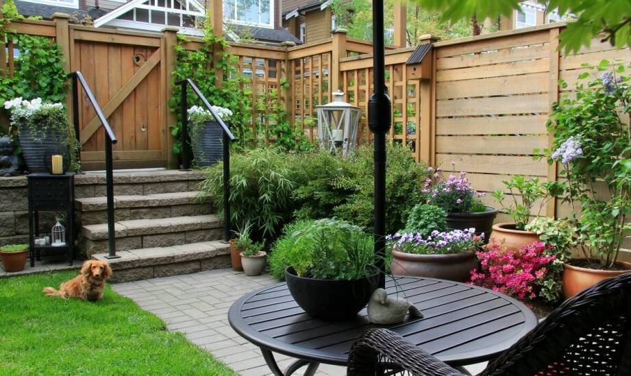 Jak dostosować kolor ogrodzenia z profili poziomych do otoczenia?