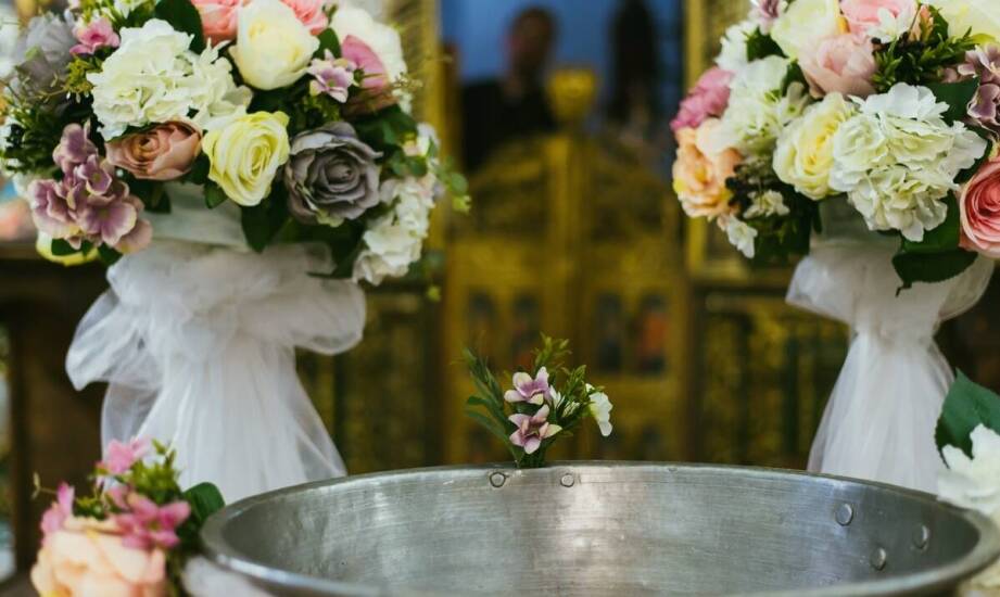 Jak dopasować kartki na chrzest do stylu uroczystości?