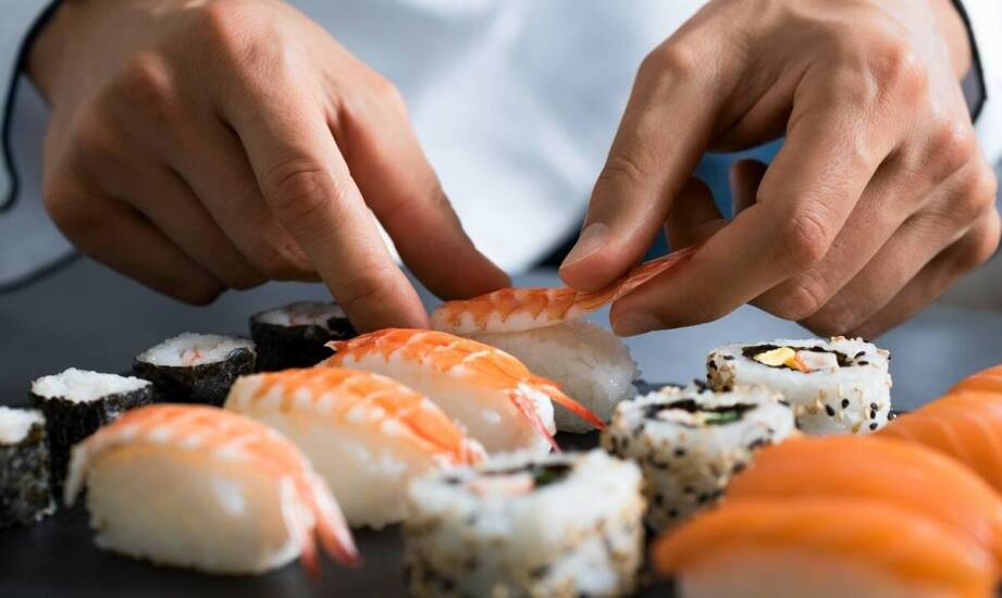 Jakie są najlepsze opcje sushi na lekką kolację?