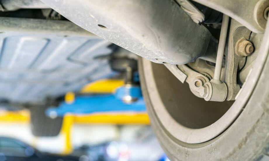 Jakie są konsekwencje zaniedbania wymiany łożyska przód w Nissan Almera N16?