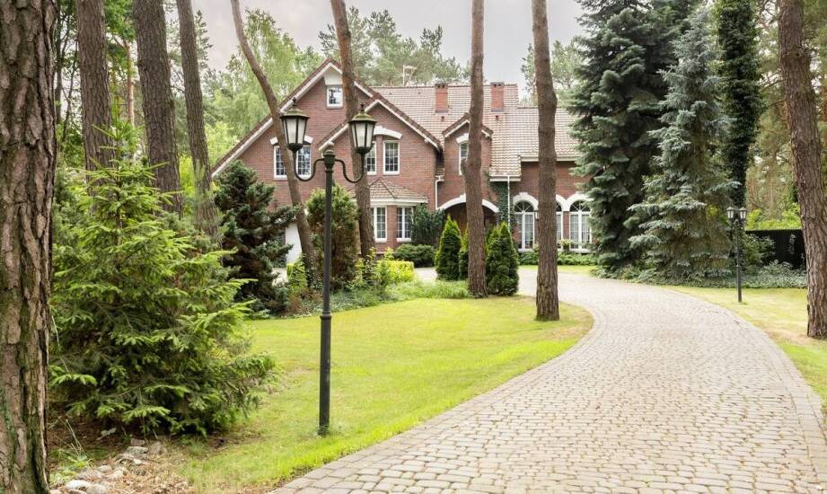 Bezpłatny parking: korzyści dla zmotoryzowanych gości naszego pensjonatu