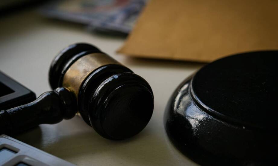 Jakie są obowiązki komornika podczas licytacji?