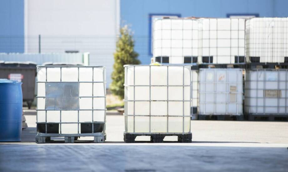 Jakie metody stosowane są w odbiorze i transporcie chłodziw oraz emulsji wodnych?