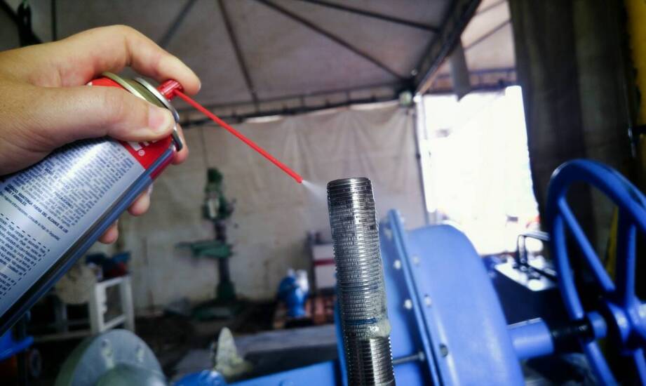 Nitownica ręczna – budowa, zastosowania i najważniejsze zalety urządzenia