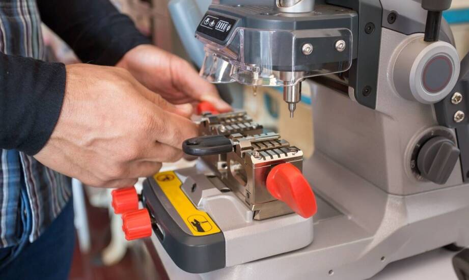 Najważniejsze informacje o nitownicach ręcznych do nitów – zastosowanie i rodzaje