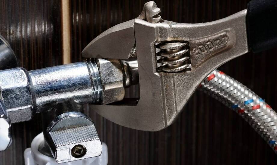 Jak działa nitownica i do czego można jej użyć? Praktyczne zastosowania