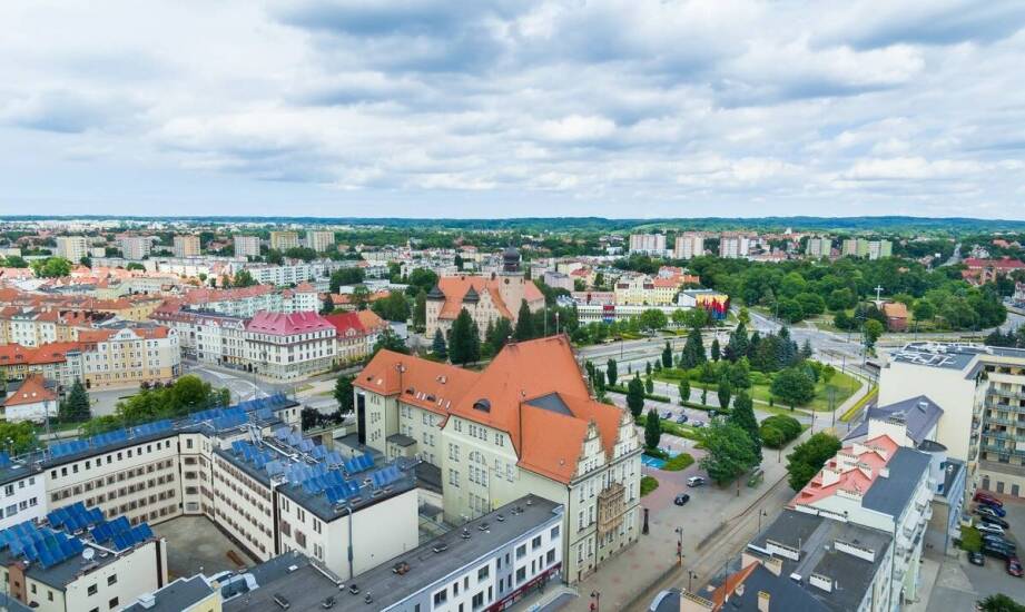 Trendy na rynku mieszkań pod Warszawą – co warto wiedzieć przed zakupem