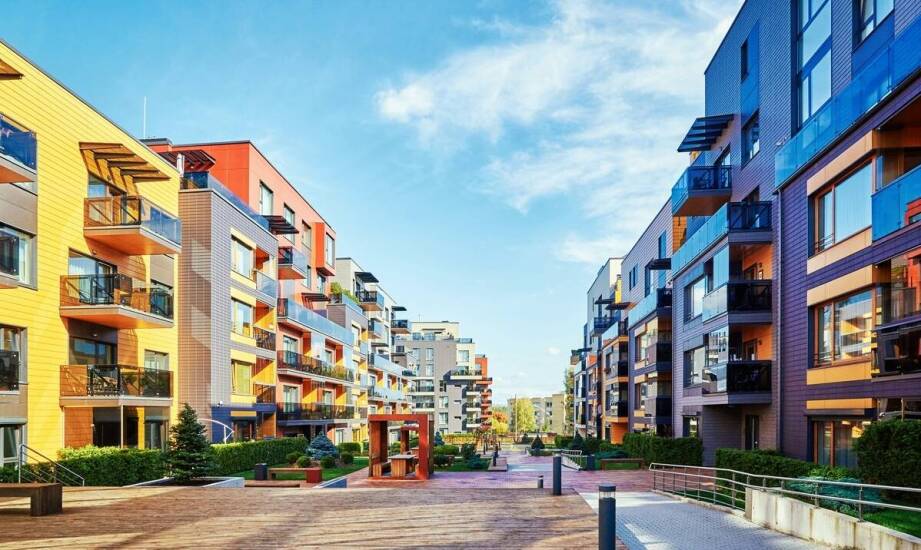 Mieszkania w stanie deweloperskim pod miastem – najważniejsze aspekty zakupu
