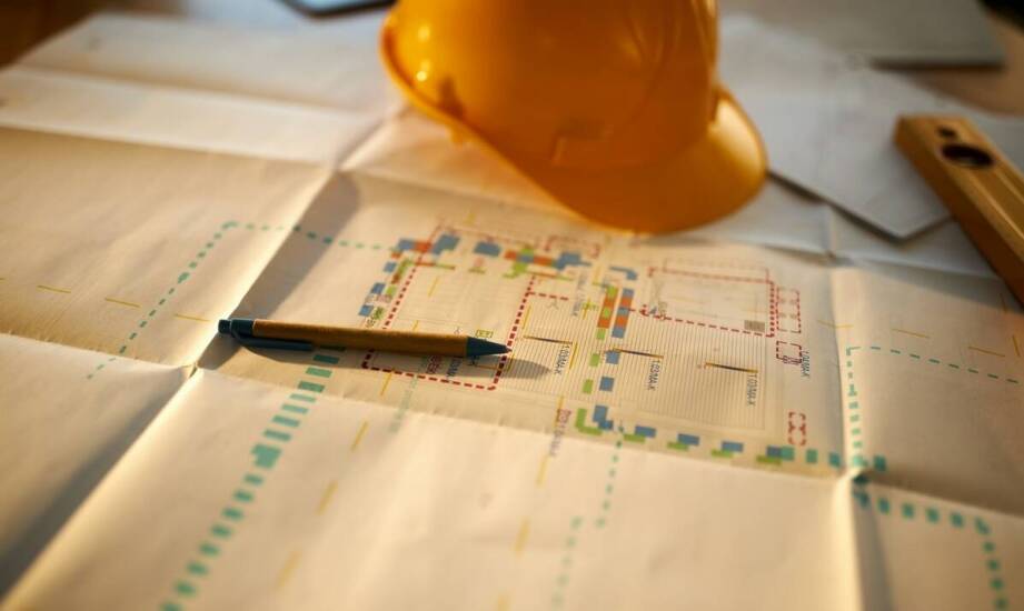 Jak przebiega realizacja inwestycji budowlanych: kluczowe etapy i wyzwania