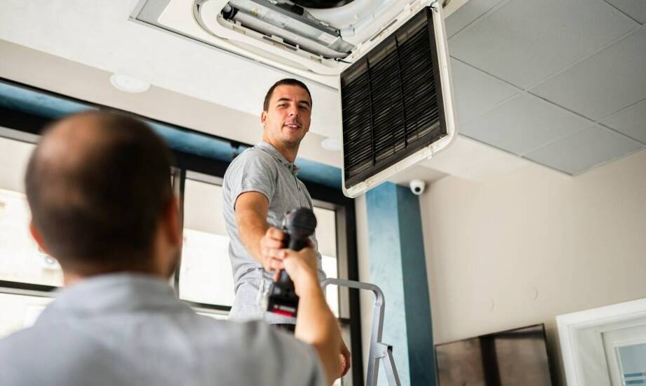 Montaż klimatyzacji – najważniejsze etapy i korzyści dla domu i firmy