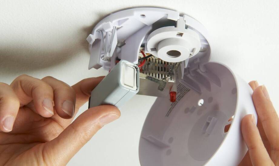 Jak działają instalacje alarmowe i elektryczne w domu oraz firmie