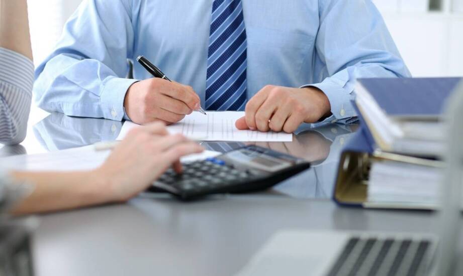 Jak wybrać księgową do obsługi firmy – najważniejsze kryteria i wskazówki