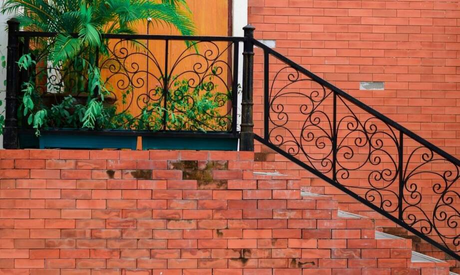 Rodzaje balustrad – jak wybrać odpowiedni wariant do swojego domu