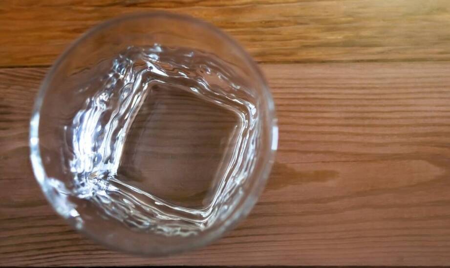 Czym wyróżnia się szkło hartowane i gdzie znajduje zastosowanie?