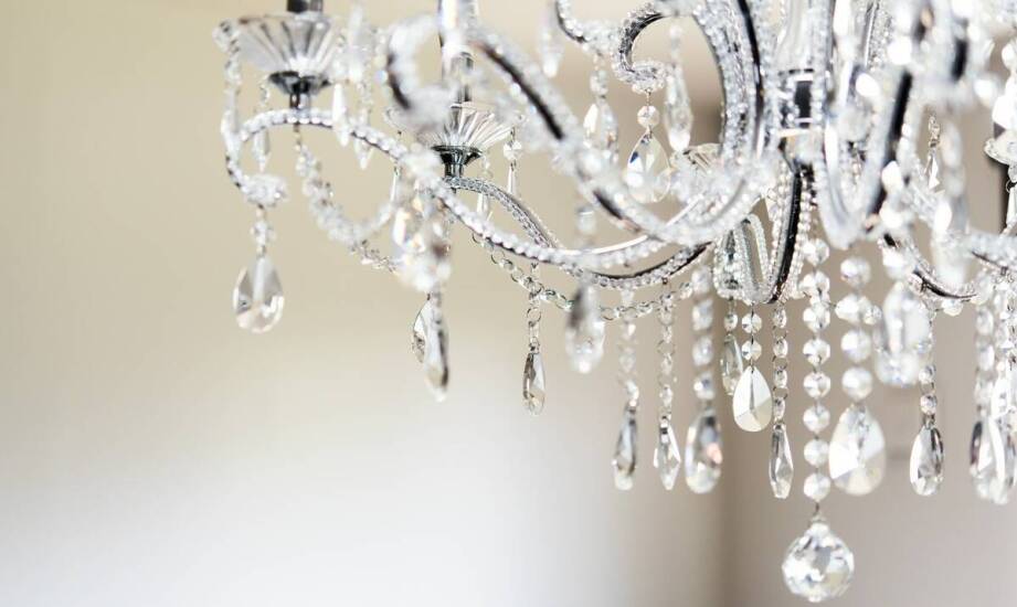 Jak wybrać lustra na wymiar do domu i mieszkania – inspiracje i porady