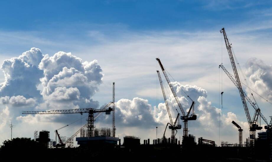 Jak przebiega budowa hal i obiektów przemysłowych krok po kroku