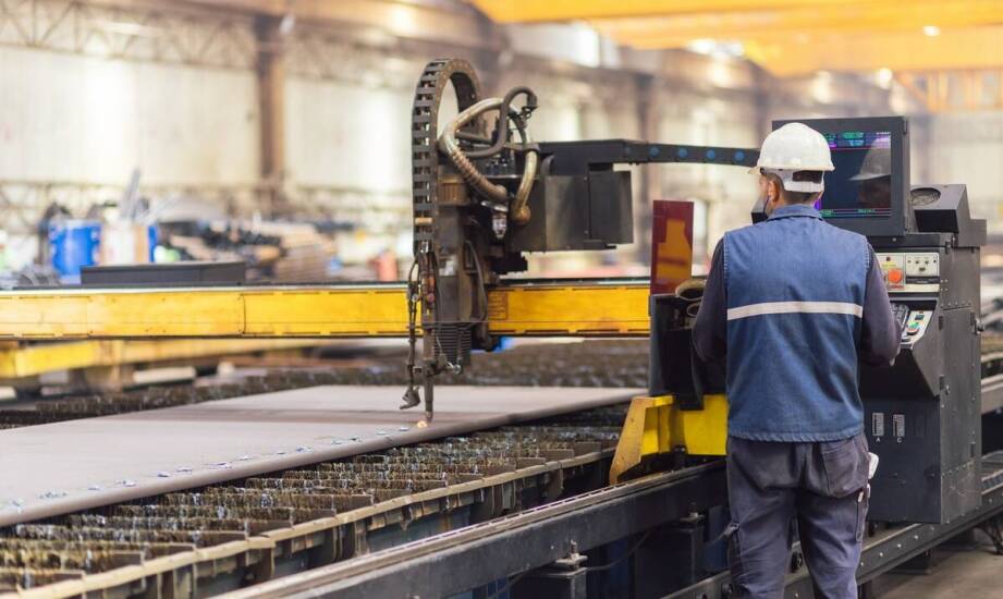 Jak powstają konstrukcje stalowe i gdzie znajdują zastosowanie?