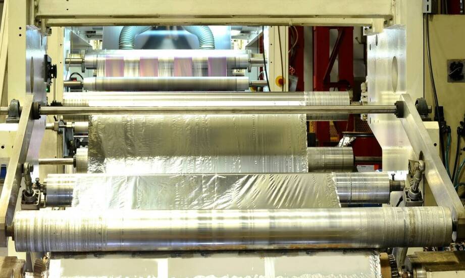 Jak powstaje folia? Procesy, rodzaje i zastosowania folii w przemyśle
