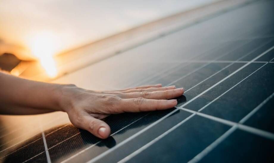 Panele fotowoltaiczne – jak działają i jakie korzyści zapewniają