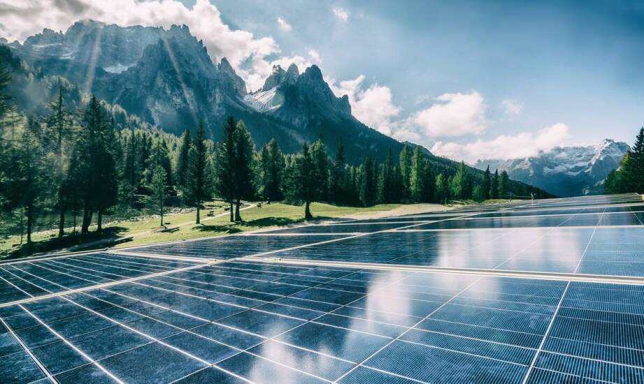 Moduły fotowoltaiczne – najważniejsze cechy oraz zastosowania w praktyce