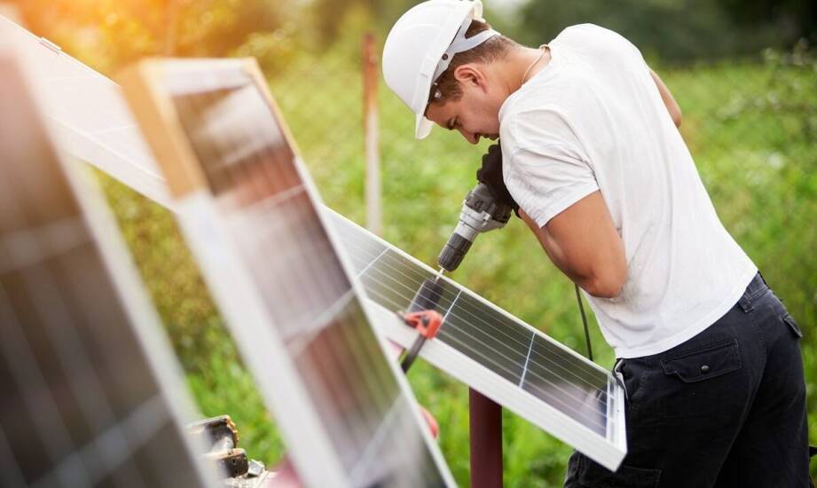 Montaż instalacji fotowoltaicznej – najważniejsze etapy i praktyczne wskazówki