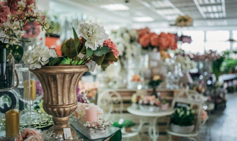 Pomysły na dekoracje weselne – trendy i inspiracje na wyjątkowe przyjęcie