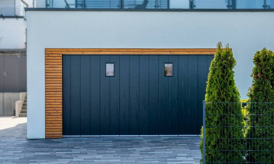 Jak wybrać sprawdzoną bramę segmentową do garażu – najważniejsze wskazówki