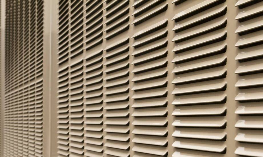 Jak działają żaluzje fasadowe i kiedy warto je zastosować?