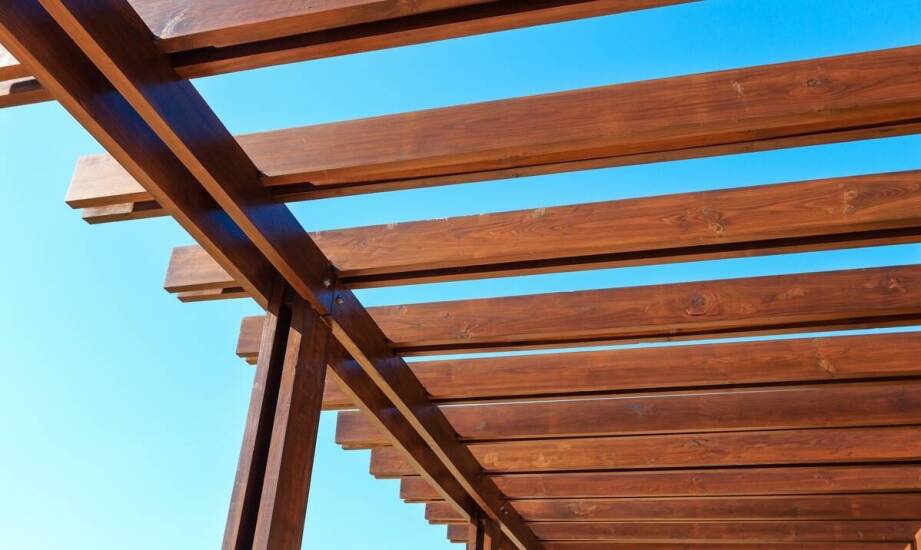 Jak wybrać idealną pergolę do ogrodu — najważniejsze wskazówki i inspiracje