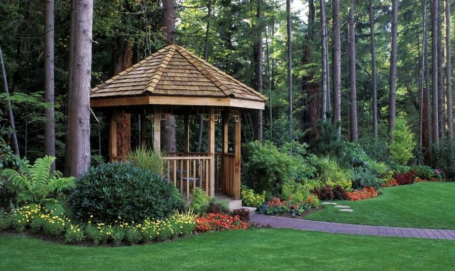 Gabiony – zastosowania, zalety i inspiracje aranżacyjne w ogrodzie