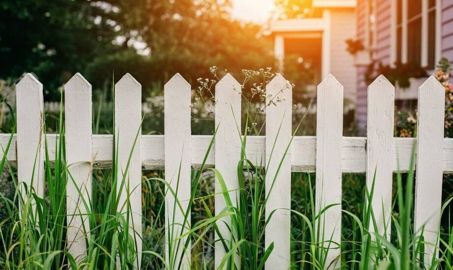 Najlepsze rozwiązania ogrodzeniowe – przegląd rodzajów i zastosowań