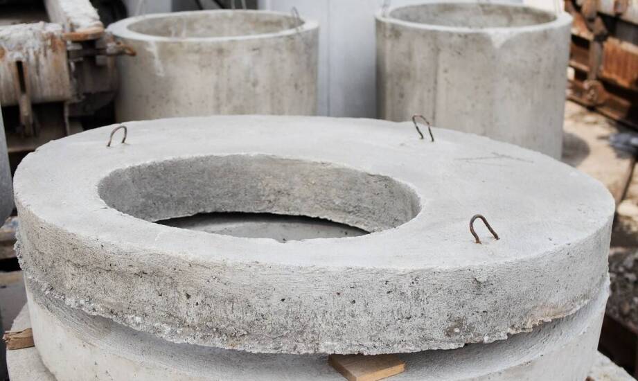 Zalety donic betonowych i wyrobów betonowych w aranżacji przestrzeni