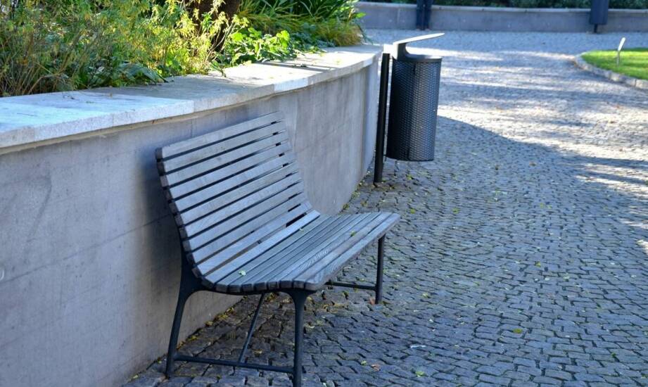 Ława betonowa – zastosowanie, zalety i inspiracje aranżacyjne