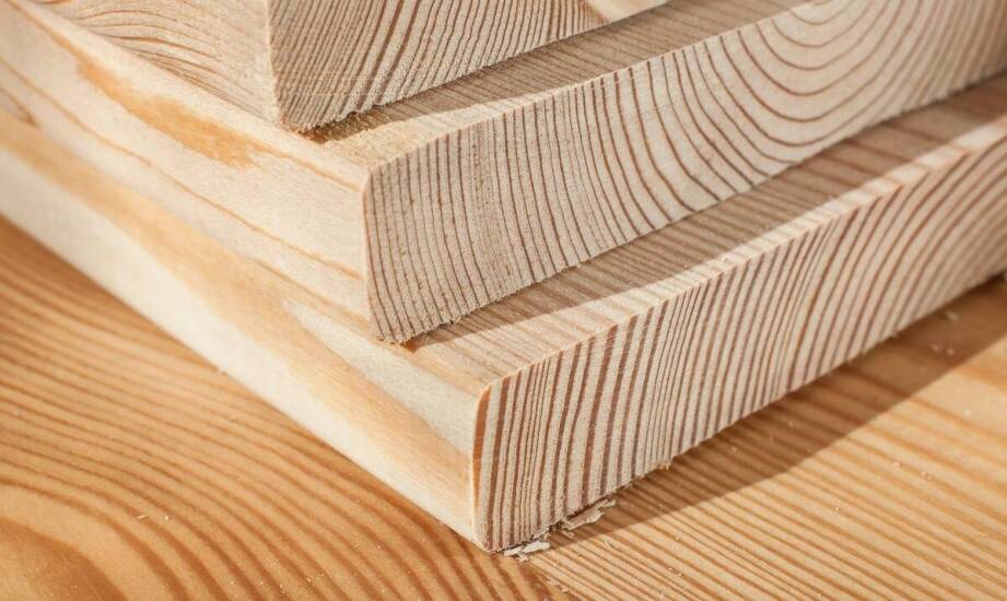 Drewno klasy C24 – zastosowanie, właściwości i zalety w budownictwie