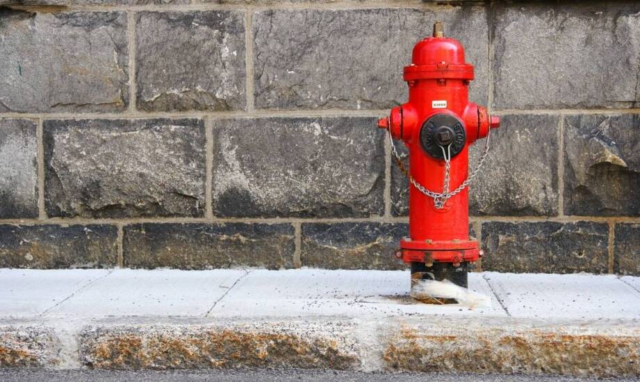 Hydranty i ich legalizacja – kluczowe zasady bezpieczeństwa przeciwpożarowego