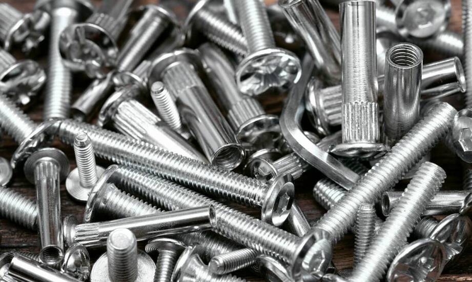 Jak wybrać najlepsze wkręty do blachy i stali? Praktyczne wskazówki