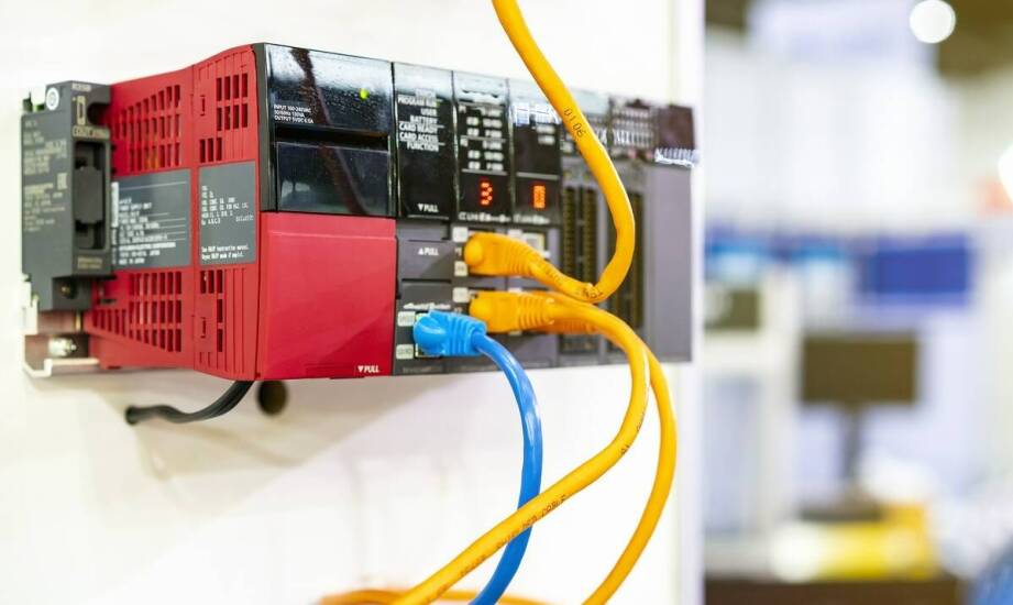 Jak działają zasilacze UPS i dlaczego są niezbędne w codziennym życiu