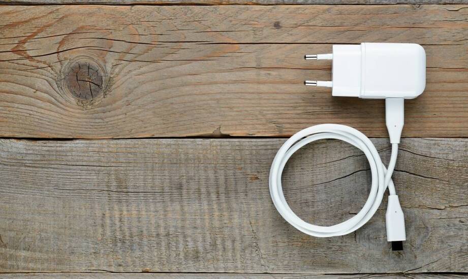 Jak działa zasilacz bezprzerwowy i kiedy warto go stosować?