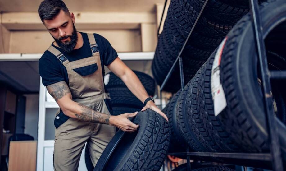 Jak przebiega odbiór zużytych opon i co warto wiedzieć o recyklingu