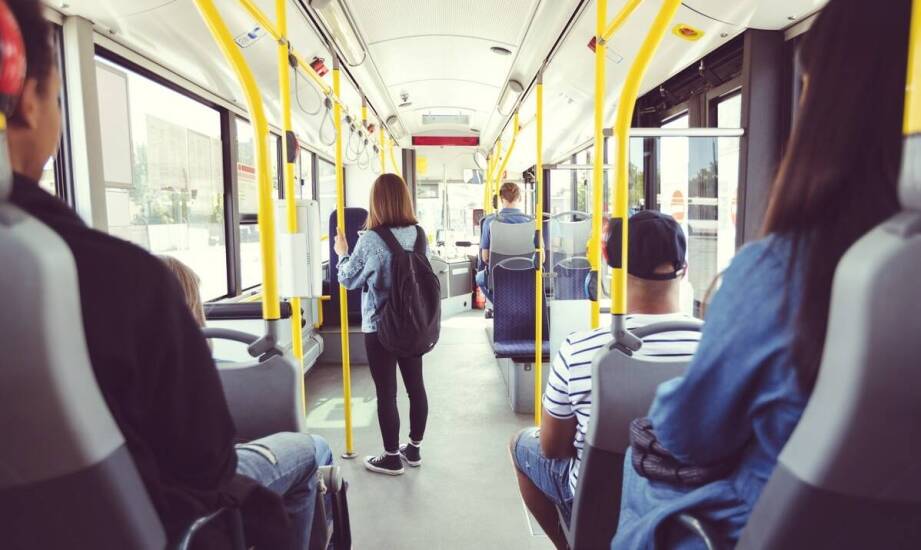 Komfort podróży i standardy bezpieczeństwa w nowoczesnych autokarach