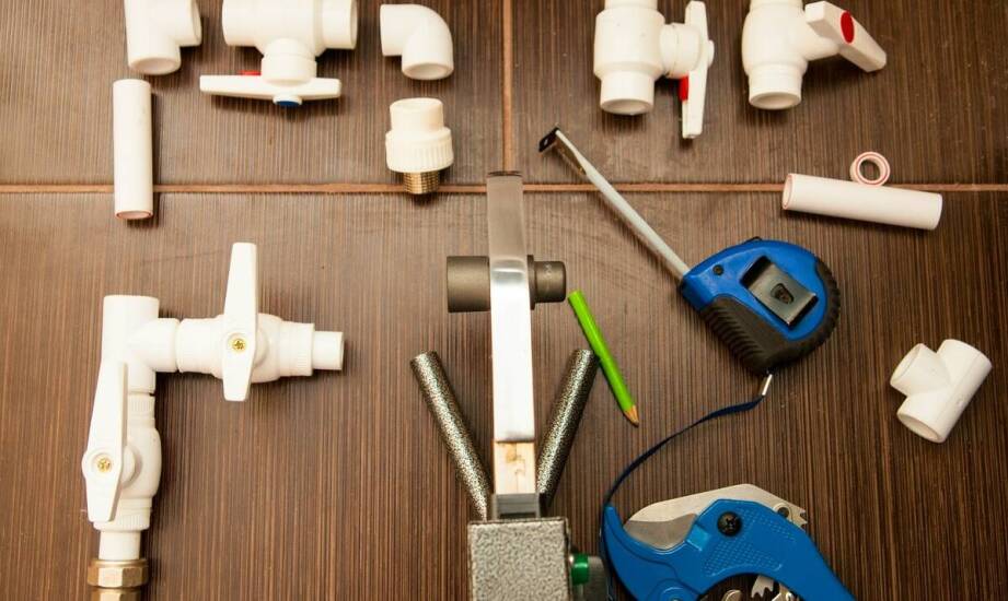 Jak działają instalacje wodno-kanalizacyjne? Najważniejsze informacje