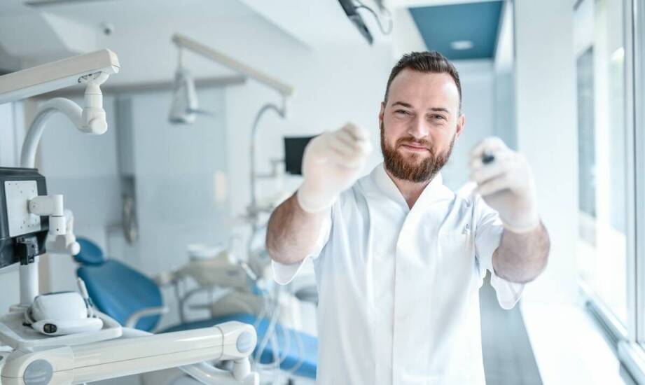 Jak wygląda pierwsza wizyta u stomatologa i na co zwrócić uwagę?